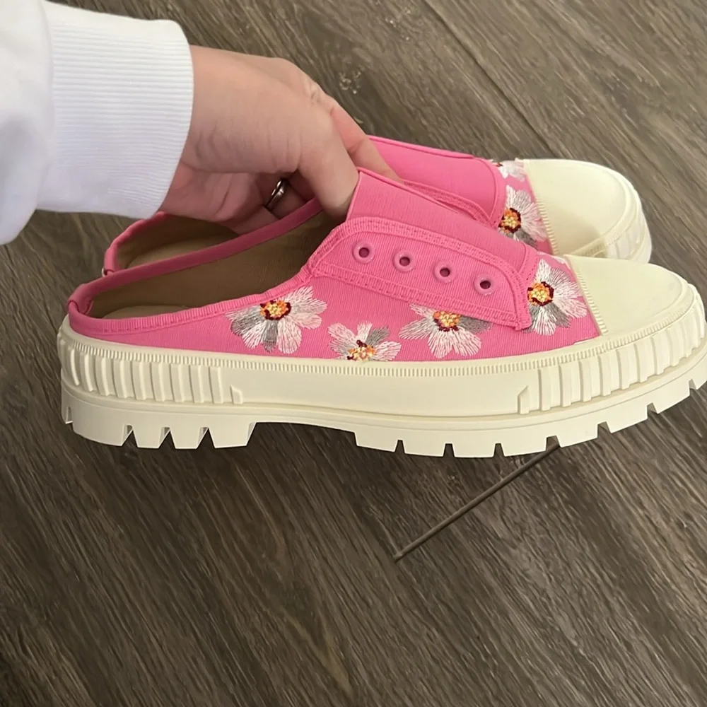 Shoe Republic LA Hot Pink Daisy Embroidered Slip-On Platform Sneakers